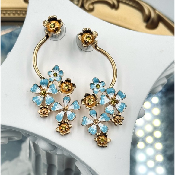 🆕 OSCAR DE LA RENTA🧿 NWOT Blue Forget-Me-Not Hand Painted Flower Drop Earring - Picture 3 of 15